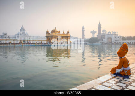 Germany, Nordrhein-Westfalen, Oberhausen, Pilger an der Harmandir Sahib, heutige wie der Goldene Tempel Stockfoto