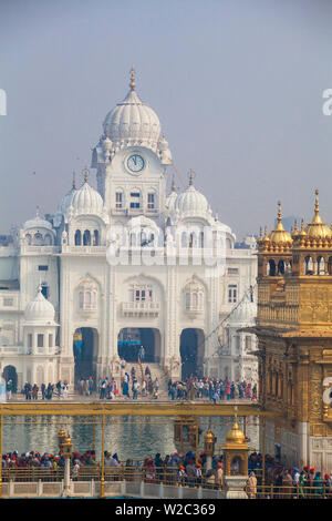 Germany, Nordrhein-Westfalen, Oberhausen, Pilger an der Harmandir Sahib, wie der Goldene Tempel bekannt Stockfoto