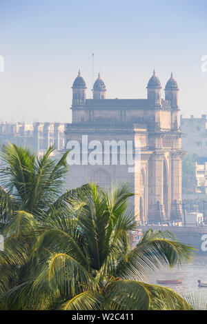 India, Maharashtra, Mumbai, Blick auf das Gateway of India Stockfoto