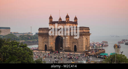 India, Maharashtra, Mumbai, Blick auf das Gateway of India Stockfoto