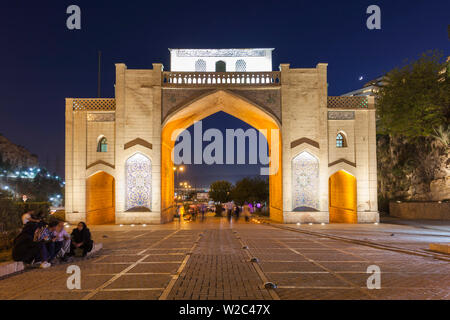 Iran, Iran, Shiraz, Koran Gateway, Dämmerung Stockfoto