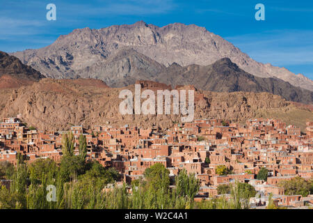 Iran, Zentraliran, Abyāneh, erhöhte mit Stadtblick Stockfoto