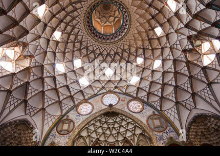 Iran, Iran, Kashan, Khan-e Boroujerdi, Haus des traditionellen Teppich Kaufmann, kunstvolle Stuckverzierung Stockfoto