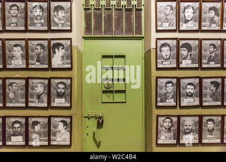 Iran, Teheran, Iran Ebrat Museum, ehemalige Gefängnis für politische Gefangene der Schah Geheimpolizei SAVAK, Fotos von ehemaligen Häftlingen Stockfoto