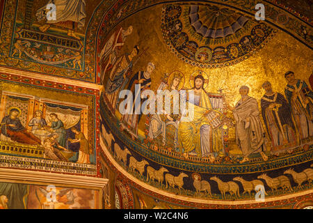 Italien, Latium, Rom, Trastevere, die Piazza di Santa Cecilia, Basilika di Santa Cecilia Stockfoto