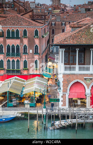 Mercati di Rialto (Rialto Markt) & Grand Canal, Venice, Italien Stockfoto