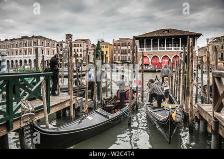 Mercati di Rialto (Rialto Markt) & Grand Canal, Venice, Italien Stockfoto