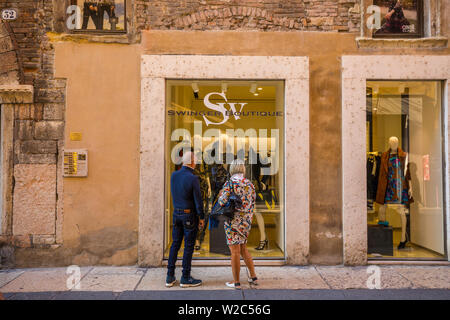 Boutique am Corso Porta Borsari, Verona, Venetien, Italien Stockfoto