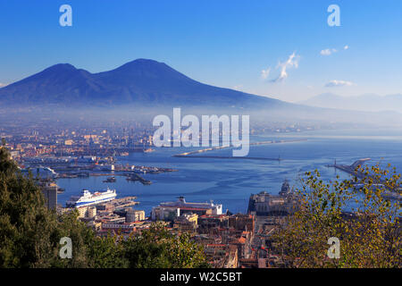 Blick auf den Vesuv von Certosa di San Martino, Neapel, Kampanien, Italien Stockfoto