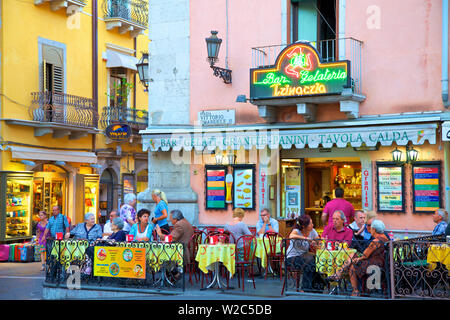 Cafe, Taormina, Sizilien, Italien Stockfoto