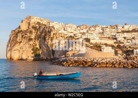 Peschici, Gargano Halbinsel, Apulien, Apulien, Süditalien Stockfoto