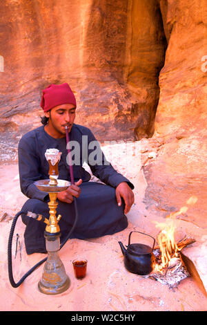 Die Beduinen mit Shisha, Wadi Rum, Jordanien, Naher Osten (MR) Stockfoto