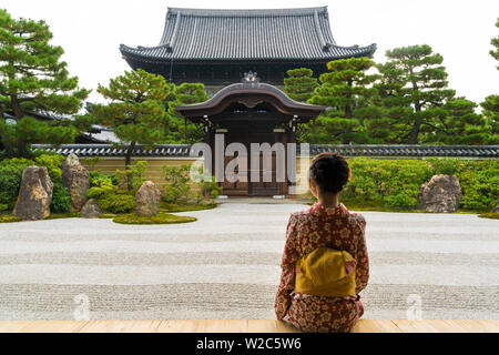 Frau auf Zen Garten, Kyoto, Japan Stockfoto