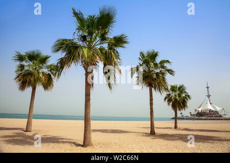 Kuwait, Kuwait City, Salmiya, Palm Beach und Marina Wellen Freizeitkomplex - ein drei-stöckigen Freizeitkomplex spezialisiert auf Land und Meer Aktivitäten Stockfoto