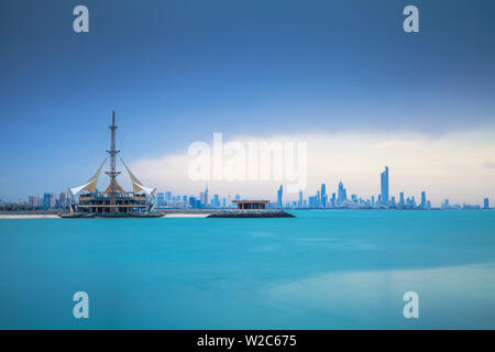 Kuwait, Kuwait City, Salmiya, Marina Wellen Freizeitkomplex - ein drei-stöckigen Freizeitkomplex spezialisiert auf Land und Meer Aktivitäten Stockfoto