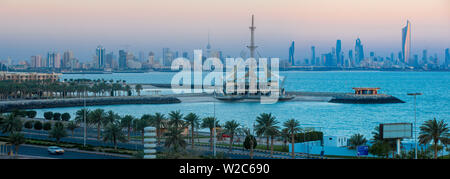 Kuwait, Kuwait City, Salmiya, Marina Wellen Freizeitkomplex - ein drei-stöckigen Freizeitkomplex spezialisiert auf Land und Meer Aktivitäten Stockfoto