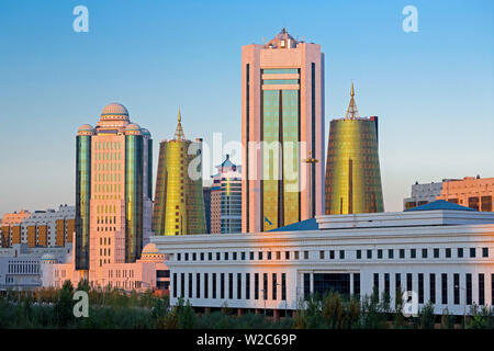 Zentralasien, Kasachstan, Astana, Blick auf die Stadt und Ak Orda Presidential Palace Stockfoto