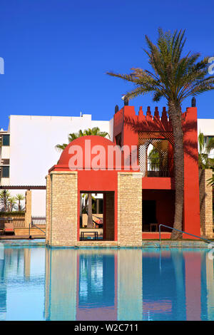 Schwimmbad im Hotel, Agadir, Marokko, Nordafrika Stockfoto