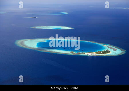 Malediven, Süd Ari Atoll, Luftaufnahme von den Ketten der Atolle Stockfoto