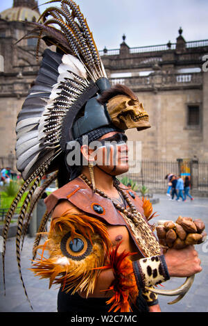 Mexiko, Mexiko City, Aztec Tänzerin, Danza Azteca, Kopfschmuck, Penacho, Plume Stockfoto