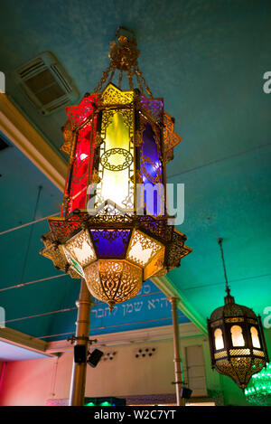 Niederlande, Amsterdam, Albert Cuypstraat Straßenmarkt, innere das Basar-Restaurant im alten Synagoge Stockfoto