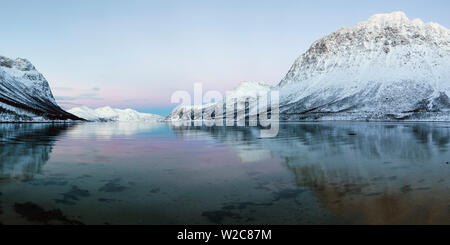 Verschneite Landschaft auf Kvaloya in der Nähe von Tromsø, Troms, Norwegen Stockfoto