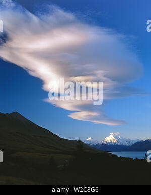 Linsenförmige Wolken über Mount Cook (Aoraki), Mackenzie Country, South Canterbury, Südinsel, Neuseeland Stockfoto