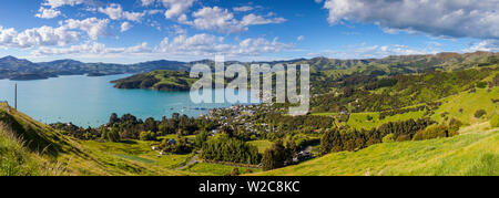 Erhöhten Blick auf Akaroa, Banken Peninsular, Canterbury, Südinsel, Neuseeland Stockfoto