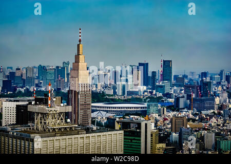 Tokyo, Japan - 10. Mai 2019: Schöne Tokio Stadtbild, Anzeigen von der Aussichtsplattform des Tokyo Metropolitan Government Building. Stockfoto