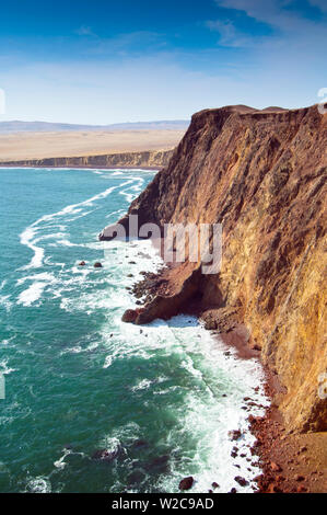 Peru, Paracas National Reserve, subtropischen Wüste Küsten, Klippen von Playa Yumaque, Pazifischer Ozean, Ica Ica-Region Stockfoto