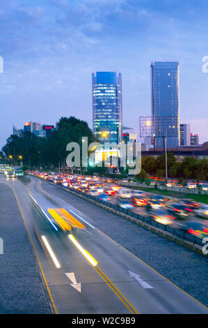 Peru Lima, San Isidro Business District, Paseo de La Republica, über Expresa, Metropolitan Bus Rapid Transit System Stockfoto