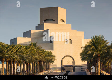 Katar, Doha, das Museum für islamische Kunst, entworfen von I.M. Pei, außen