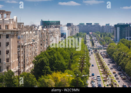 Rumänien, Bukarest, Palast des Parlaments, der weltweit zweitgrößte Gebäude, Blick auf den Unirii Boulevard Stockfoto