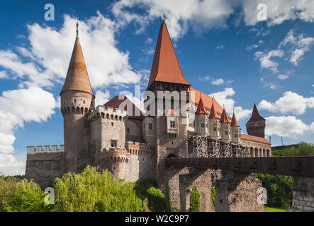 Rumänien, Siebenbürgen, Hunedoara, Corvin Burg, am späten Nachmittag Stockfoto