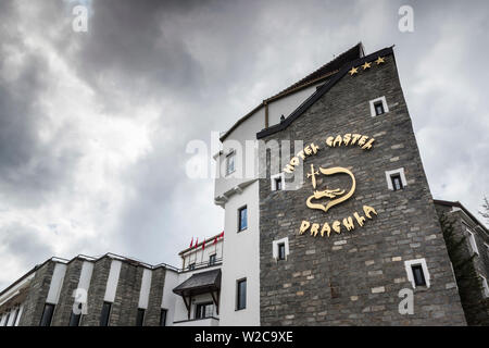 Rumänien, Transsilvanien, Tihuta Pass, Berg-Gebäude des Passes auch bekannt als der Borgo-Pass im Roman Dracula, Hotel Castel Dracula, außen Stockfoto