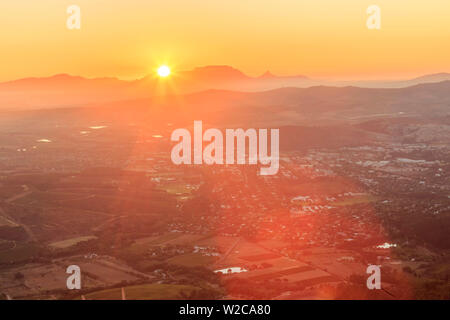 Südafrika, Western Cape, Stellenbosch, Luftaufnahme von Simonsberg Bergkette und Stellenbosch Winelands Stockfoto