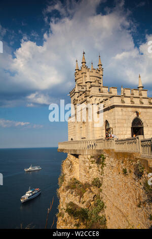 Ukraine, Krim, Yalta, Gaspra, der Schwalbennest Schloss thront auf Aurora Clff Stockfoto