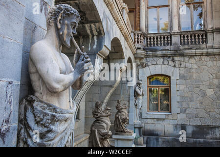 Ukraine, Krim, Yalta, Massandra Palace Sommerpalast und Heimat von Zar Alexander III. Im späten 19. Jahrhundert. Es wurde vom französischen Architekten Bouchart gebaut Stockfoto