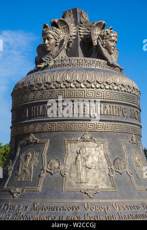 Ukraine, Krim, Sewastopol, Khersoness, Bell außerhalb St. Vladimir's Cathedral Stockfoto