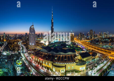 Vereinigte Arabische Emirate, Dubai, Burj Khalifa, erhöhten Blick auf die Dubai Mall Stockfoto