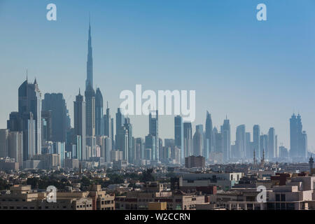 UAE, Dubai, Jumeirah, Wolkenkratzer an der Sheikh Zayed Road, Skyline von Jumeira Stockfoto