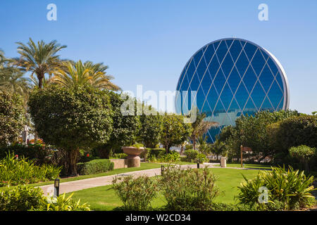 Die Vereinigten Arabischen Emirate, Abu Dhabi, Al Raha, Blick auf die Aldar Headquarters - Die ersten runden Gebäude im Nahen Osten - und Al Raha Beach Hotel Stockfoto