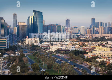 Die Vereinigten Arabischen Emirate, Abu Dhabi, Blick auf die Skyline der Stadt Stockfoto