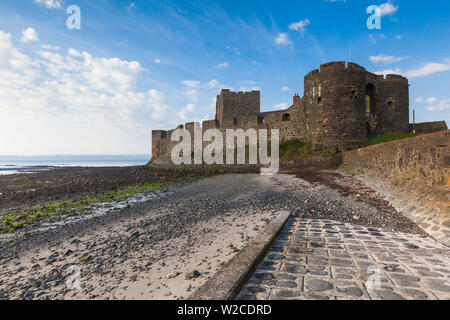 Großbritannien, Nordirland, County Antrim, Carrickfergus, Carrickfergus Castle, 1177, Irlands älteste Burg, Dawn Stockfoto