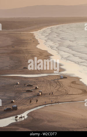 Großbritannien, Nordirland, County Londonderry, Downhill, Magilligan Strand, erhöhten Blick auf den Strand, Sonnenuntergang Stockfoto