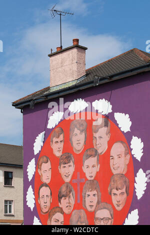 UK, Nordirland, Derry, County Londonderry Bogside Bereich, Wandbild zeigt Opfer der Ereignisse Bloody Sunday 1972 Stockfoto