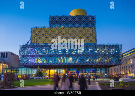 Großbritannien, England, West Midlands, Birmingham, Broad Street, Centenary Square, die Bibliothek von Birmingham, - eine der größten öffentlichen Bibliotheken in der Welt Stockfoto