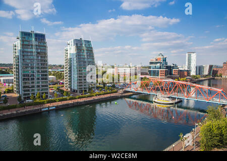 Großbritannien, England, Manchester, Salford, Salford Quays, Ansicht von Huron Becken und NV Gebäude Stockfoto