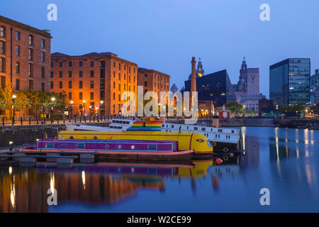 Vereinigtes Königreich, England, Merseyside, Liverpool, Salthouse Dock mit Blick auf die Docks Blick in das Pumpenhaus und Pier Head Gebäude Stockfoto