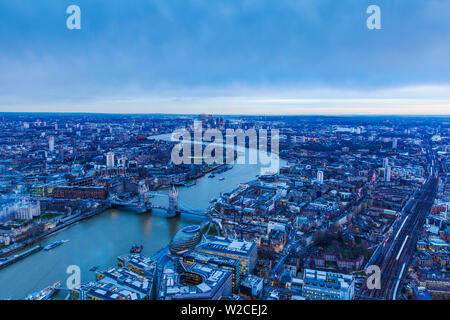 Großbritannien, England, London, Blick auf London aus Der Shard, mit Blick auf die Tower Bridge nach Canary Wharf. Stockfoto